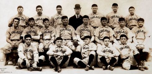 Steinfeldt, third from left, center row, with the 1906 Cubs